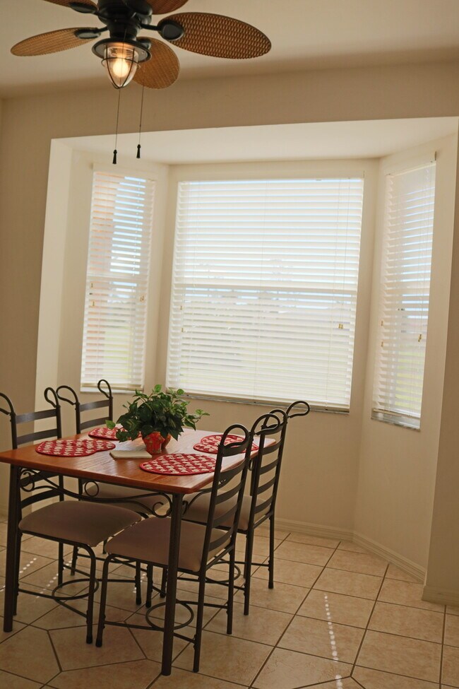 Building Photo - **SHORT-TERM RENTAL - FURNISHED TURNKEY 2/...