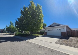 Building Photo - 1007 Shadow Ln