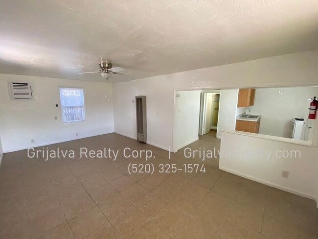 Building Photo - Cute & Cozy 1 Bedroom House on Large Lot (...