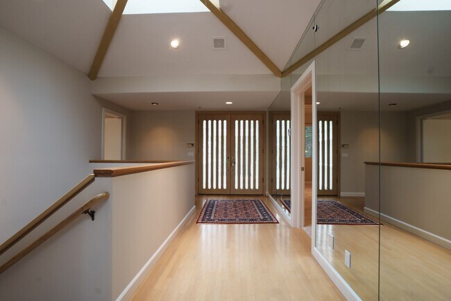 Foto del edificio - Spectacular 3 bed/3 bath home, gated community, walk to town!