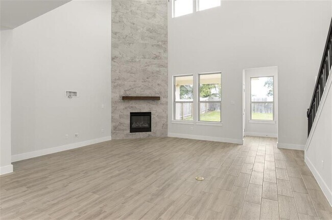 Building Photo - 208 Castlefields St