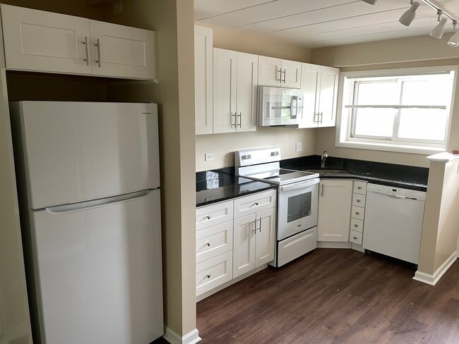 Building Photo - 1307 College Ave