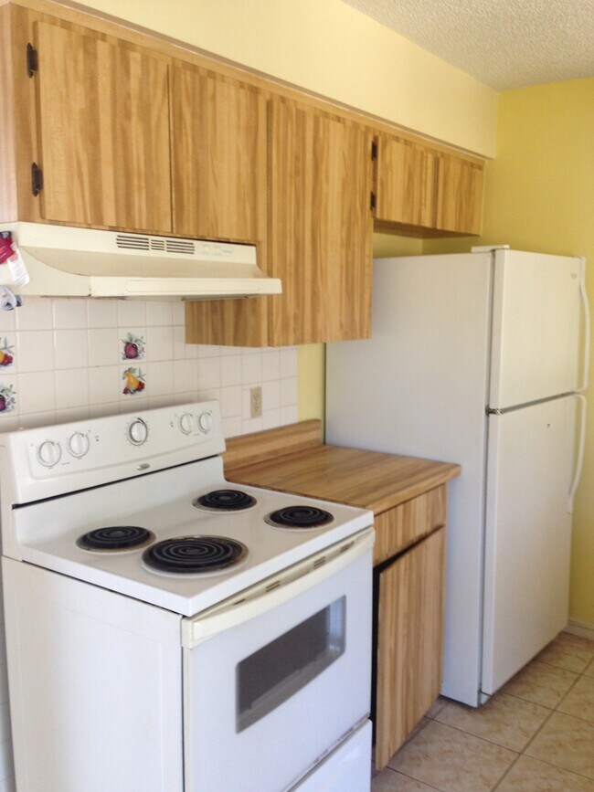 Building Photo - 394 Champlain Dr
