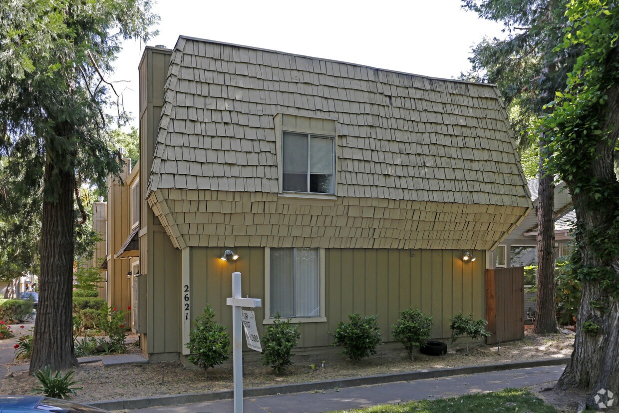 Building Photo - 2617-2621 D St
