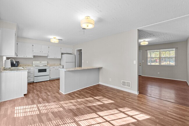 Foto del edificio - 2021 Fernwood Cir