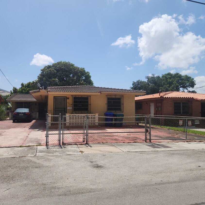 Foto principal - 828 NW 32nd Pl