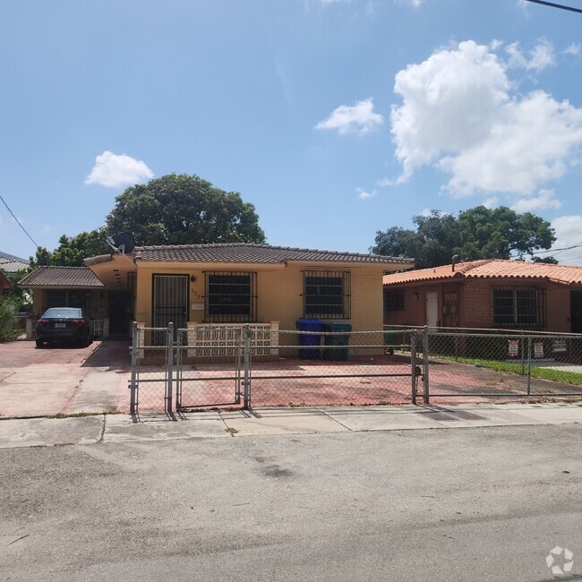 Building Photo - 828 NW 32nd Pl