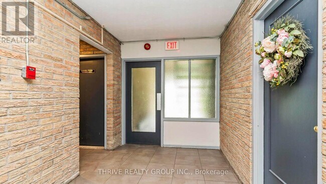 Photo du bâtiment - 635 Wonderland Rd S