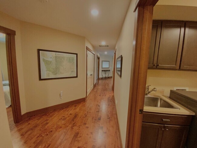 Foto del edificio - 13003 Roosevelt Rd