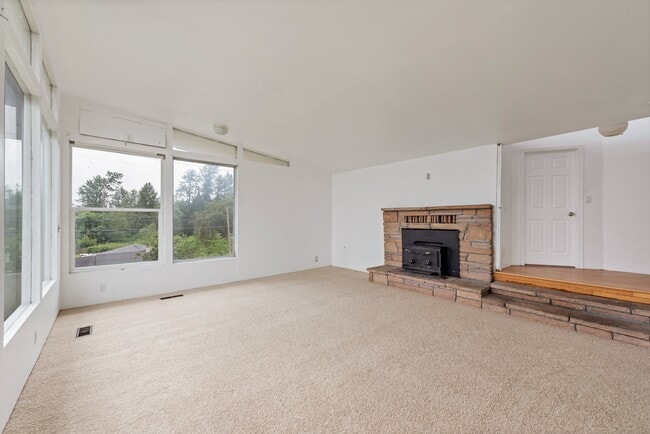 Building Photo - 5134 S 170th St