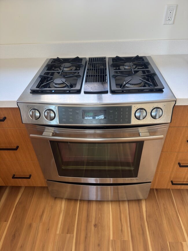 Building Photo - 124 NW Columbia St