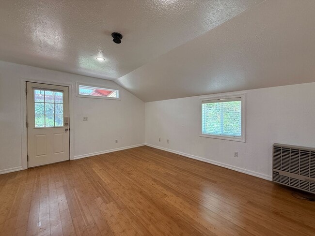 Building Photo - 39 Paddon Rd