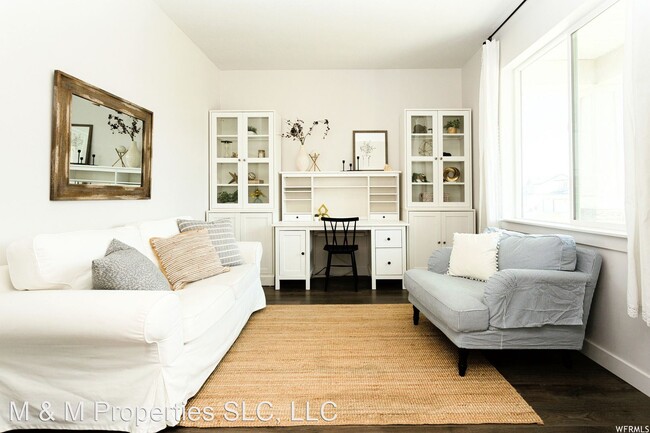 Building Photo - 6 br, 3.5 bath House - 4301 E Harvest Crop Dr