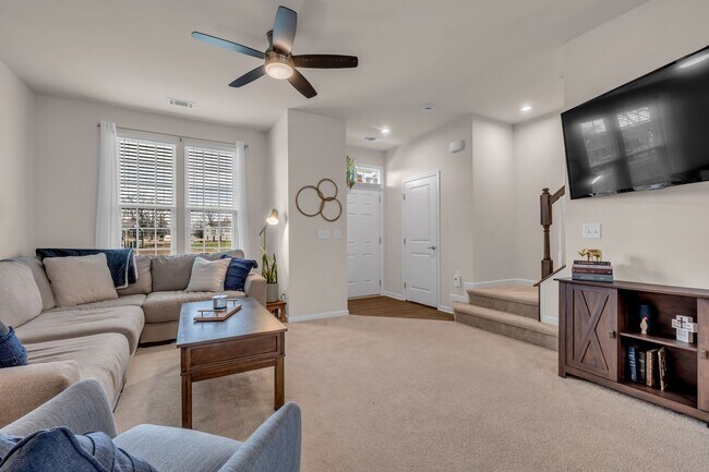 PROPERTY DOES NOT COME FURNISHED - 420 Park Ave