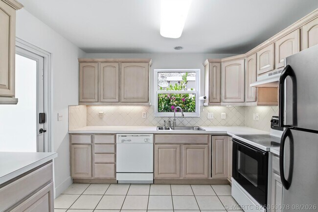 Building Photo - 106 Auburn Dr