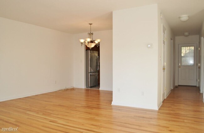 Foto del edificio - 25 Pine Hill Ave