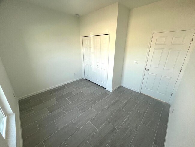 Foto del edificio - 538 Cypress Ave S