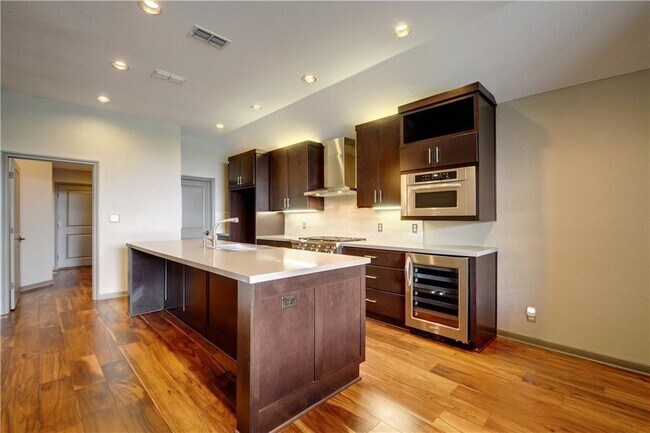 Foto del edificio - 4849 Twin Valley Dr