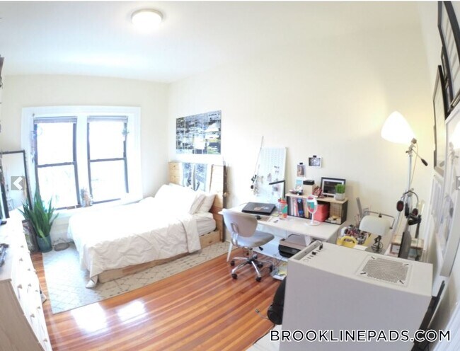 Foto del edificio - 1463 Beacon St