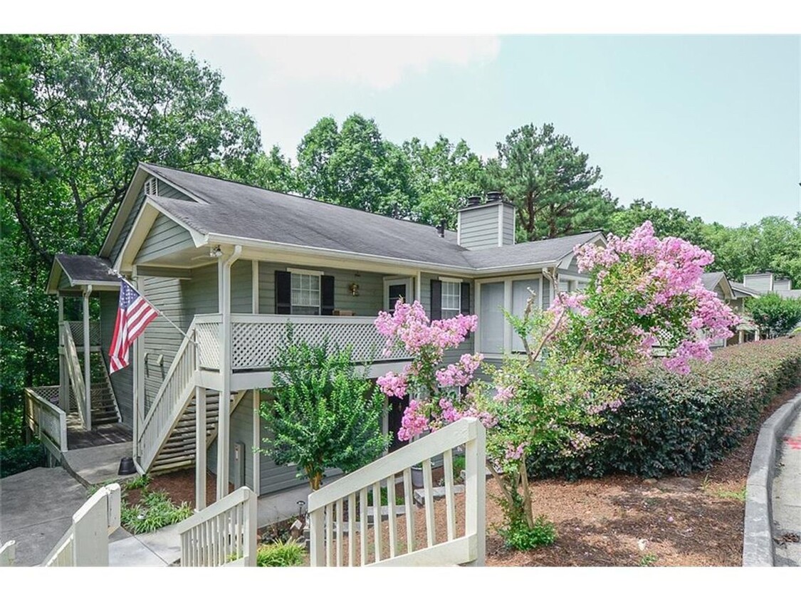 Foto principal - Renovated 2/1 Condo in Sandy Springs w/ Po...