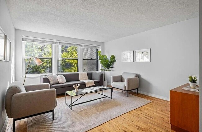 Foto del edificio - 821 Douglas Ave