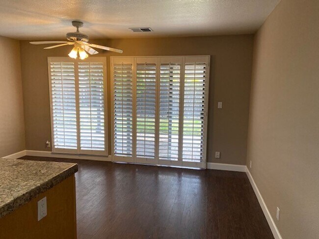 Foto del edificio - Charming, Modern Upgraded 3-Bedroom Home w...