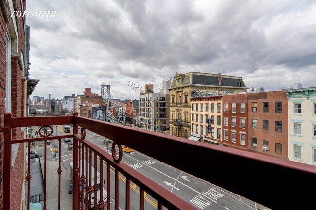 Building Photo - 152 Broadway