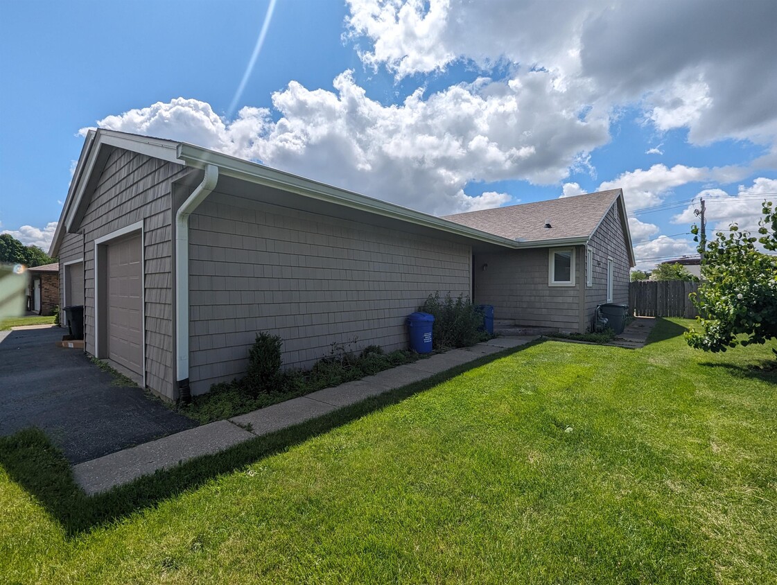 Primary Photo - 6067 Boxwood Dr