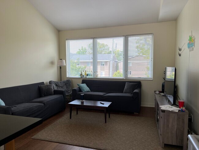 Foto del edificio - 325 S Poplar St