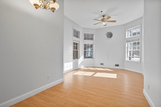 Foto del edificio - 115 W 8th St