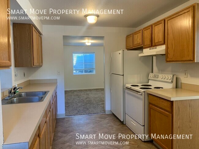 Building Photo - Updated downstairs 2 bedroom near BSU