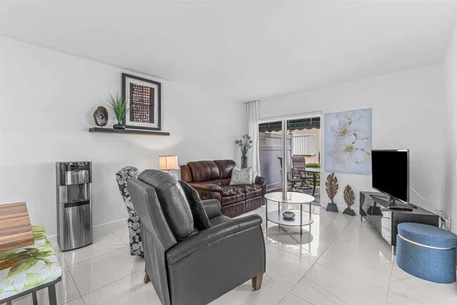 Foto del edificio - 154 Waterside Dr