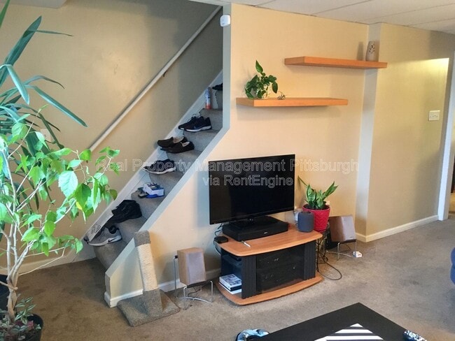 Building Photo - 606 S Mathilda St