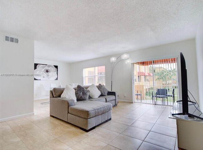 Building Photo - 18101 Northwest 68th Avenue Apt #B206, Hia...
