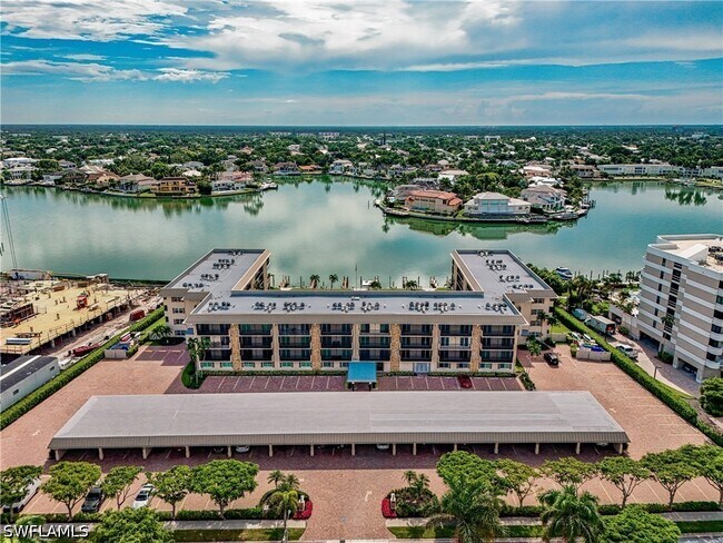 Foto del edificio - 3200 Gulf Shore Blvd N