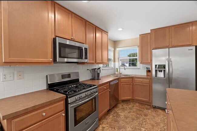 Foto del edificio - 1247 Waverly Dr