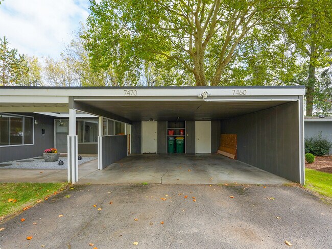 Building Photo - 7460 SW Bel Aire Dr