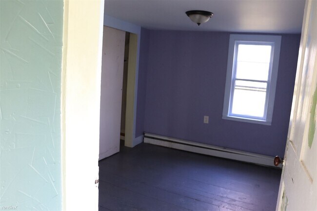 Building Photo - 3 br, 1 bath House - 1358 W Side Rd