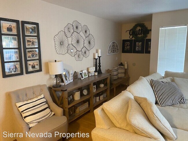 Building Photo - 2 br, 2 bath House - 2521 Sunny Slope Dr. #4
