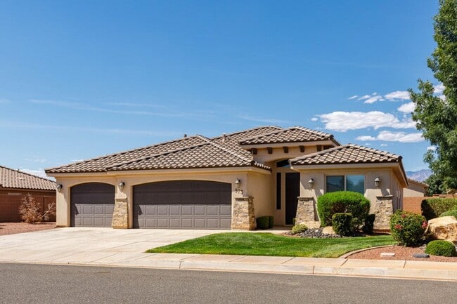 Building Photo - Beautiful 4 Bedroom Home with RV parking!