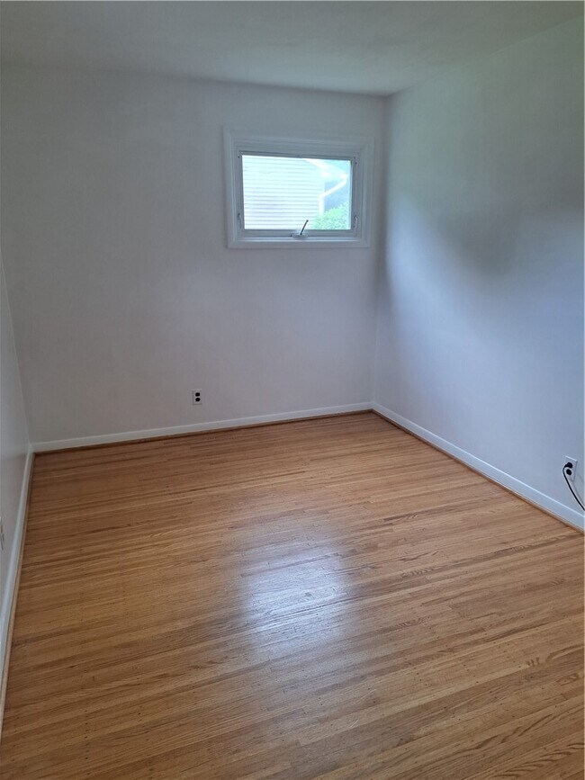 Foto del edificio - 75 Woody Ln