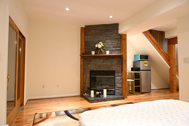 Building Photo - 711 Marianne Ln