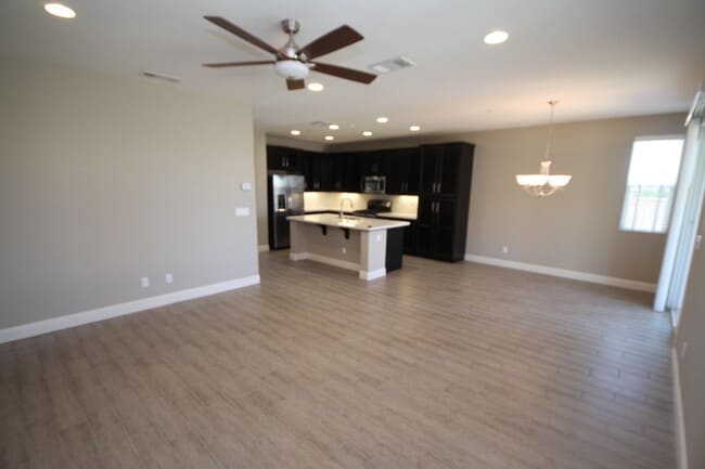 Foto del edificio - 4BR| 3.5 BA | 1936 SF | Two Story | Tenant Pays $190 monthly for WS&G