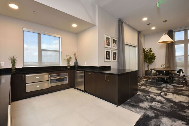 Foto del edificio - 3636 W Dallas St