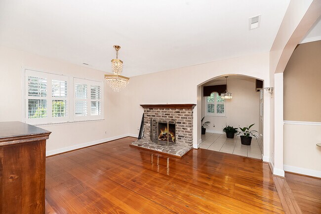 Building Photo - 3 Sutherland Ct