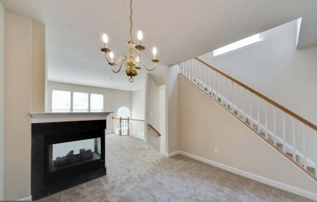 Foto del edificio - 8026 Pennington Dr
