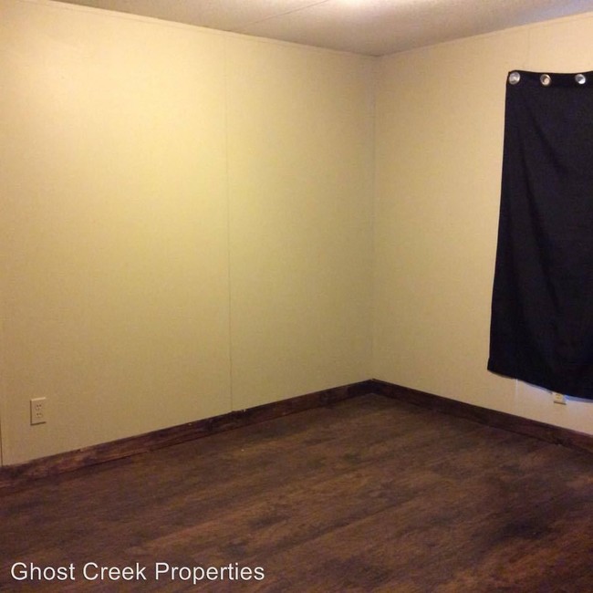 Building Photo - 547 Chaparral Dr