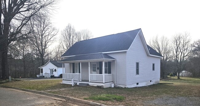 Building Photo - 706 Maple St