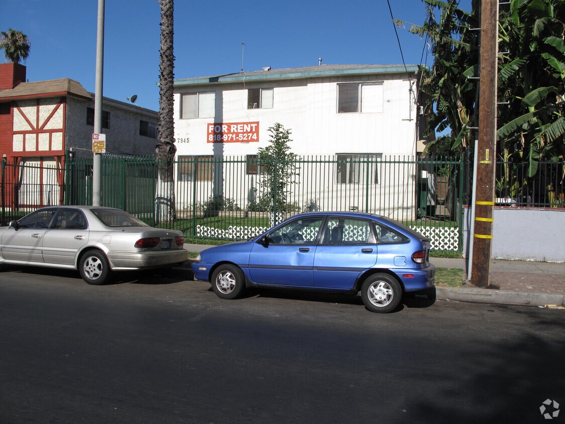 Foto del edificio - 7945 Willis Ave