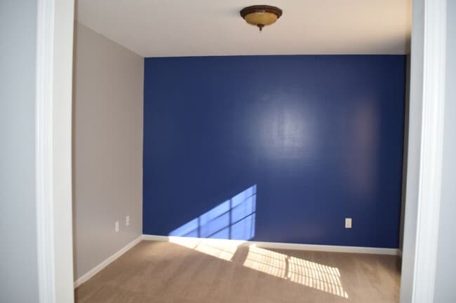 Building Photo - 8549 Hawthorn Hill